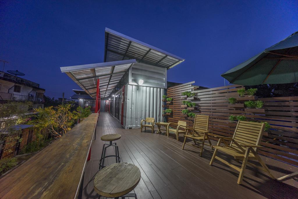 At Box Hostel Чиангмай Экстерьер фото