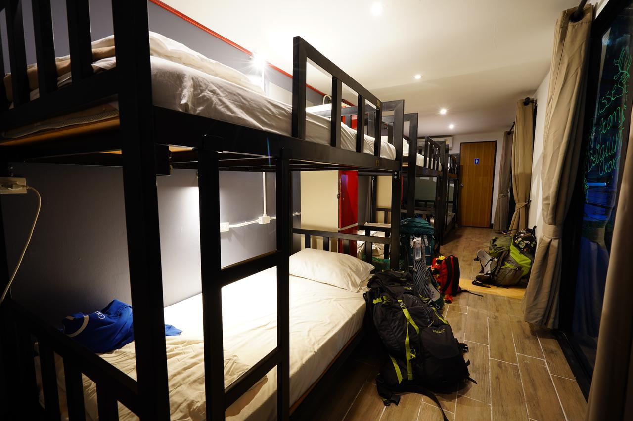 At Box Hostel Чиангмай Экстерьер фото