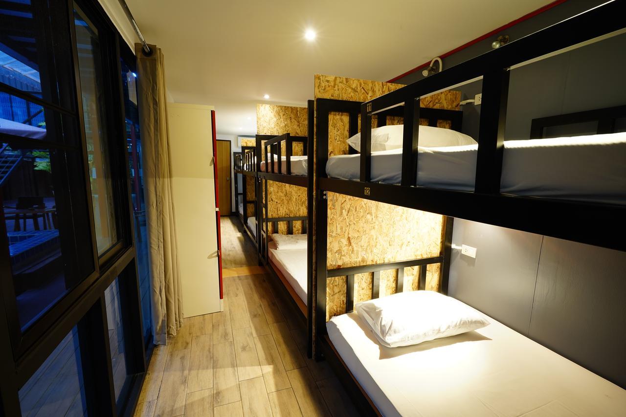 At Box Hostel Чиангмай Экстерьер фото