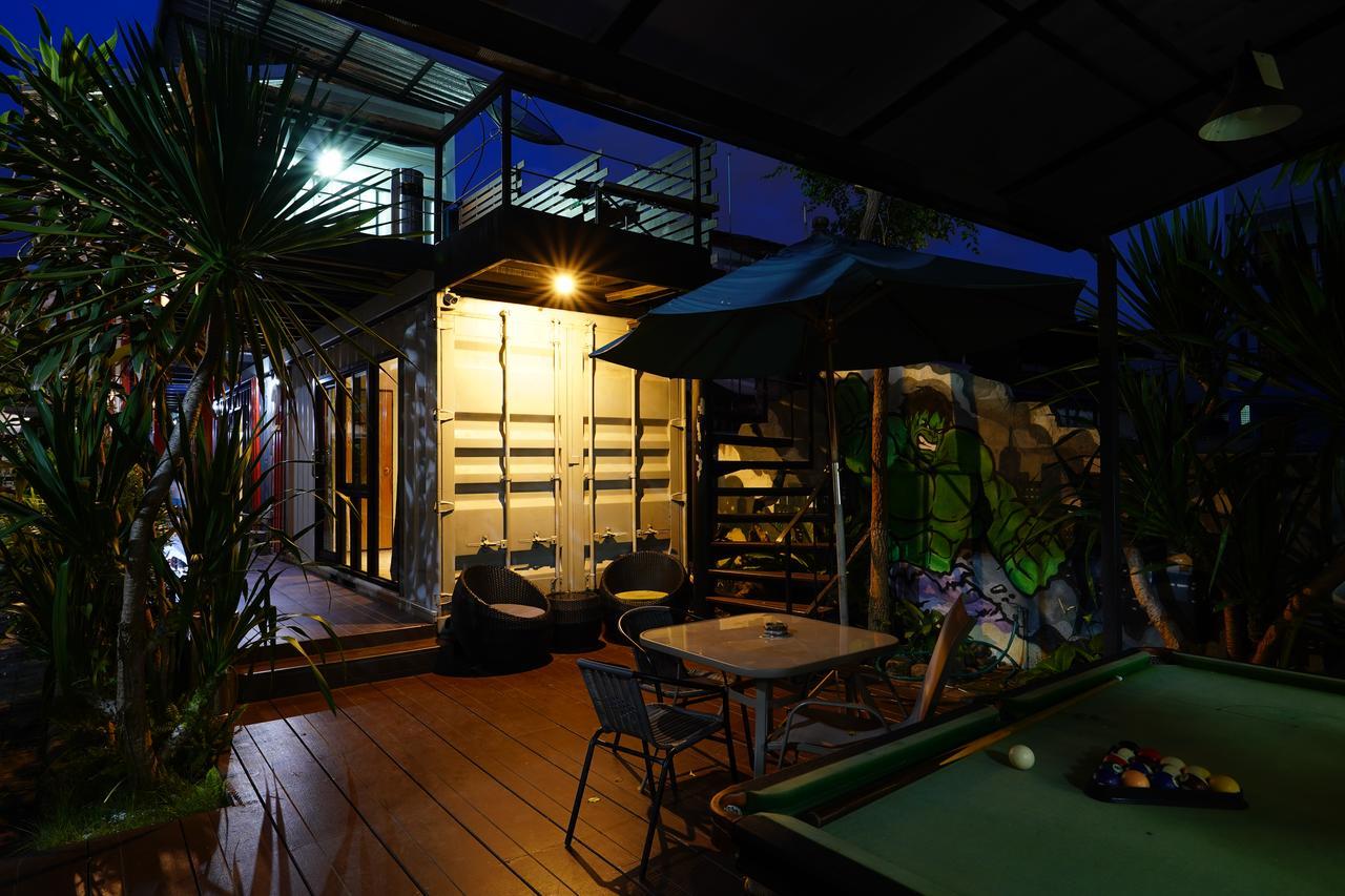 At Box Hostel Чиангмай Экстерьер фото