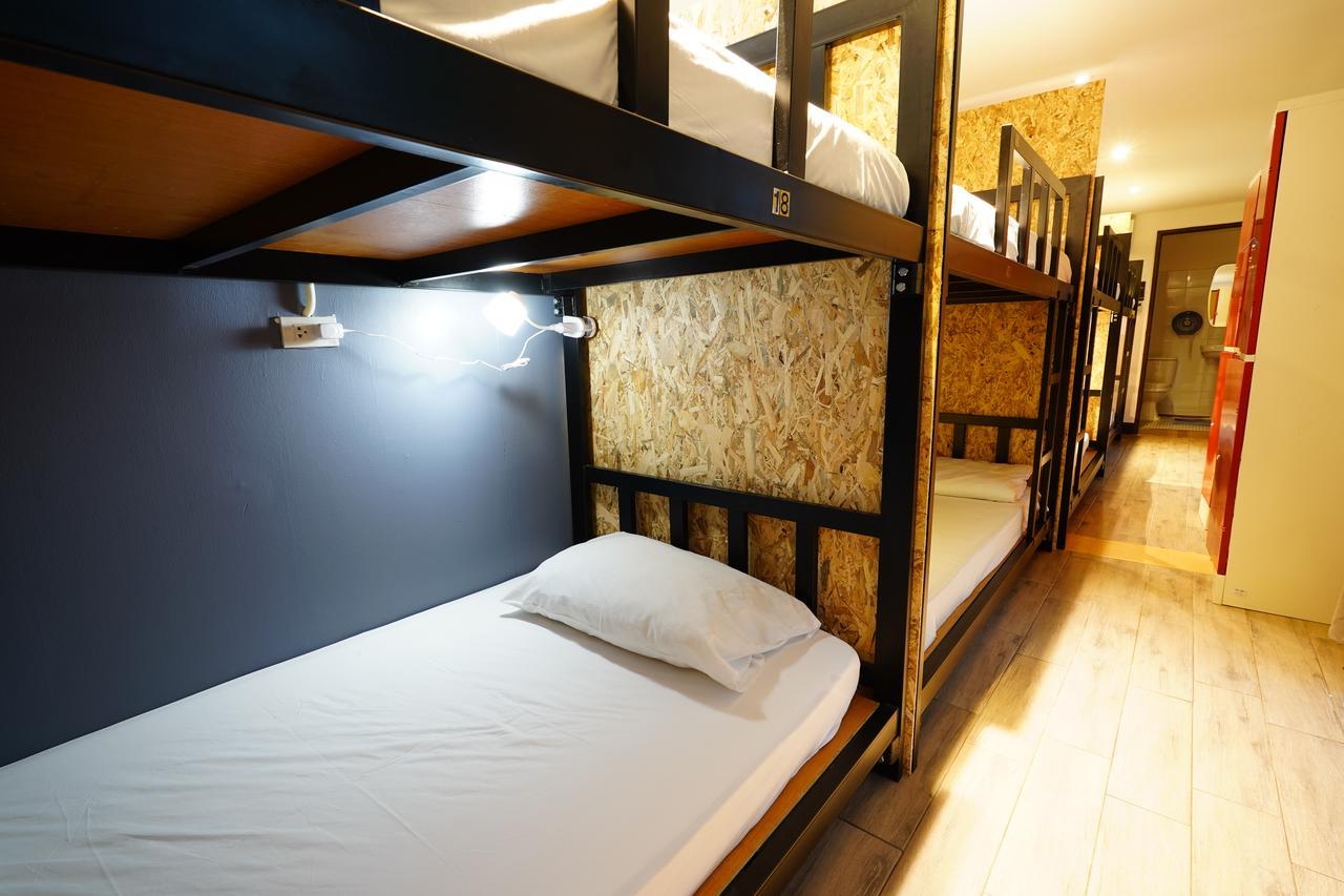 At Box Hostel Чиангмай Экстерьер фото