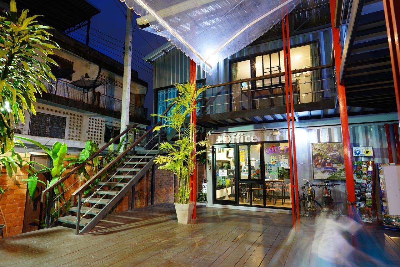At Box Hostel Чиангмай Экстерьер фото