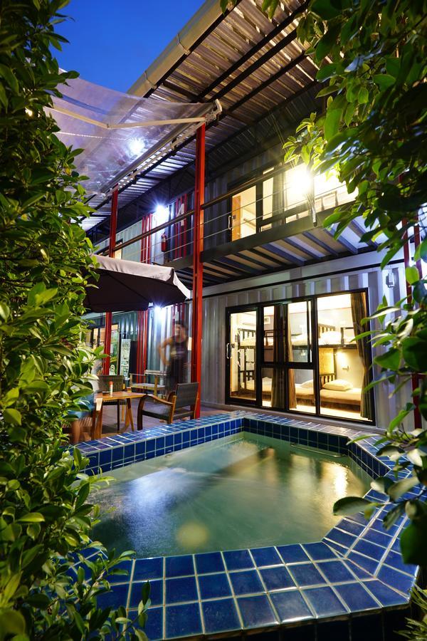 At Box Hostel Чиангмай Экстерьер фото