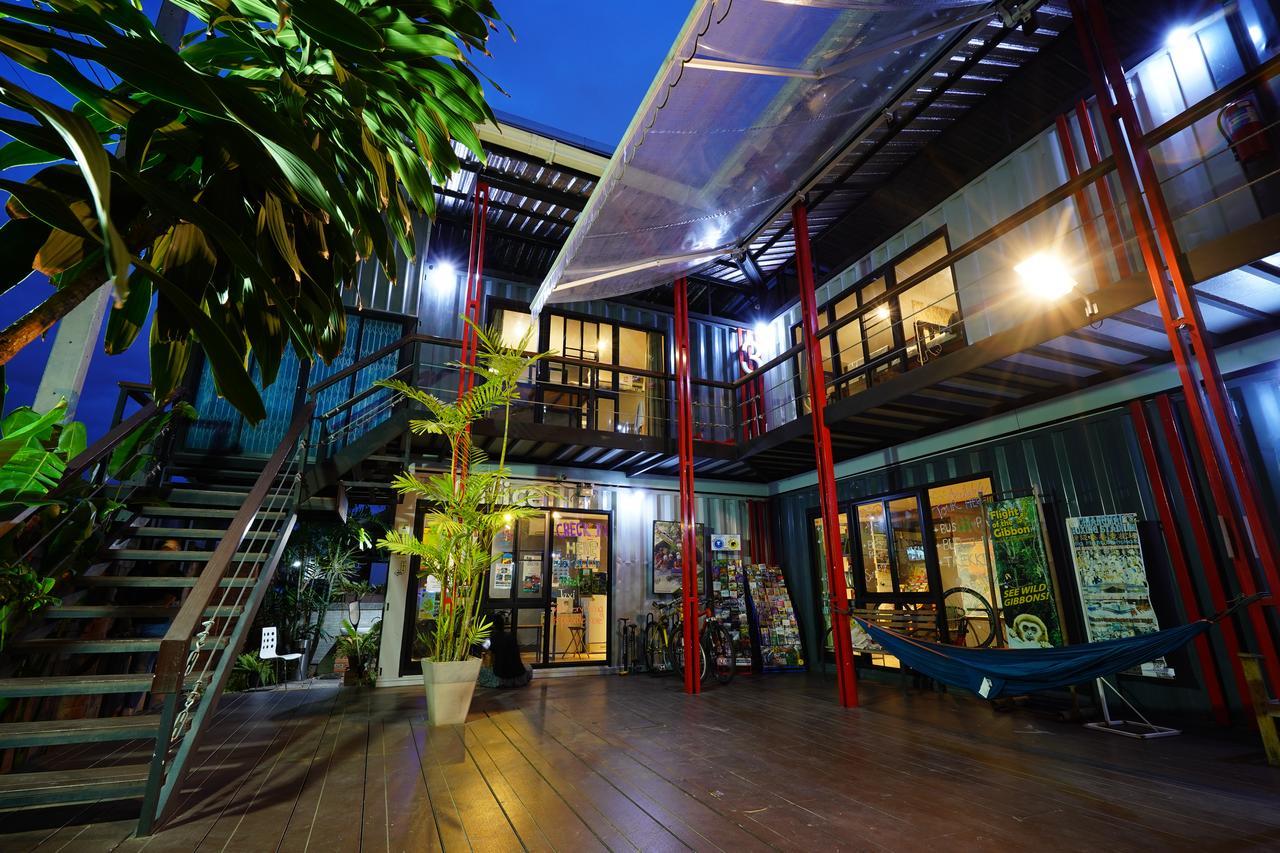 At Box Hostel Чиангмай Экстерьер фото