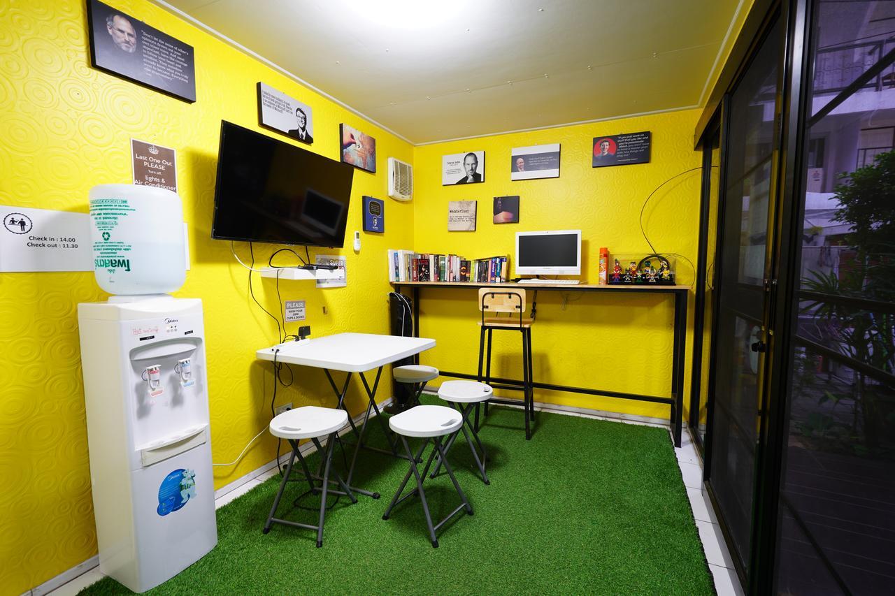 At Box Hostel Чиангмай Экстерьер фото