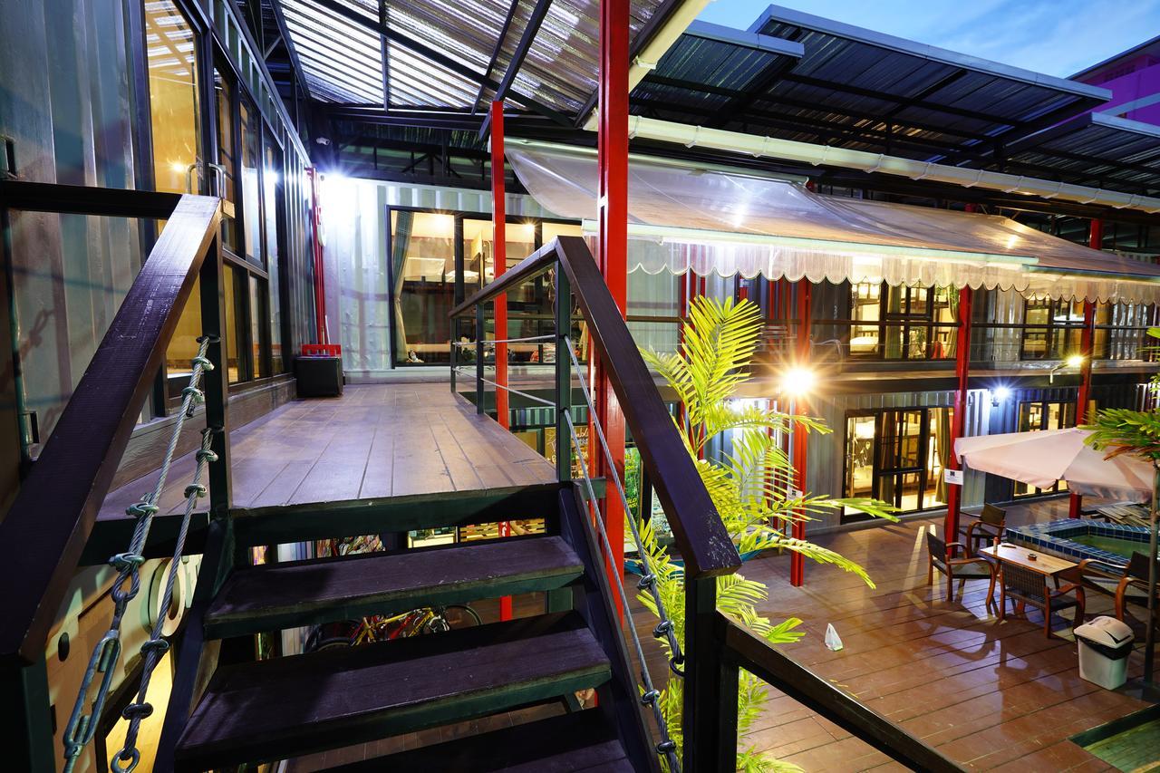 At Box Hostel Чиангмай Экстерьер фото