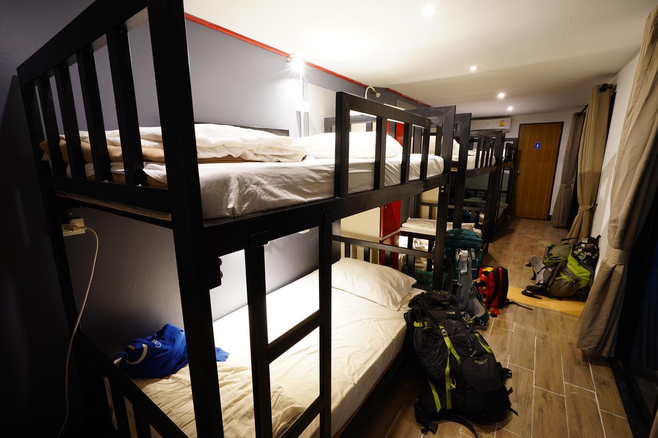 At Box Hostel Чиангмай Экстерьер фото