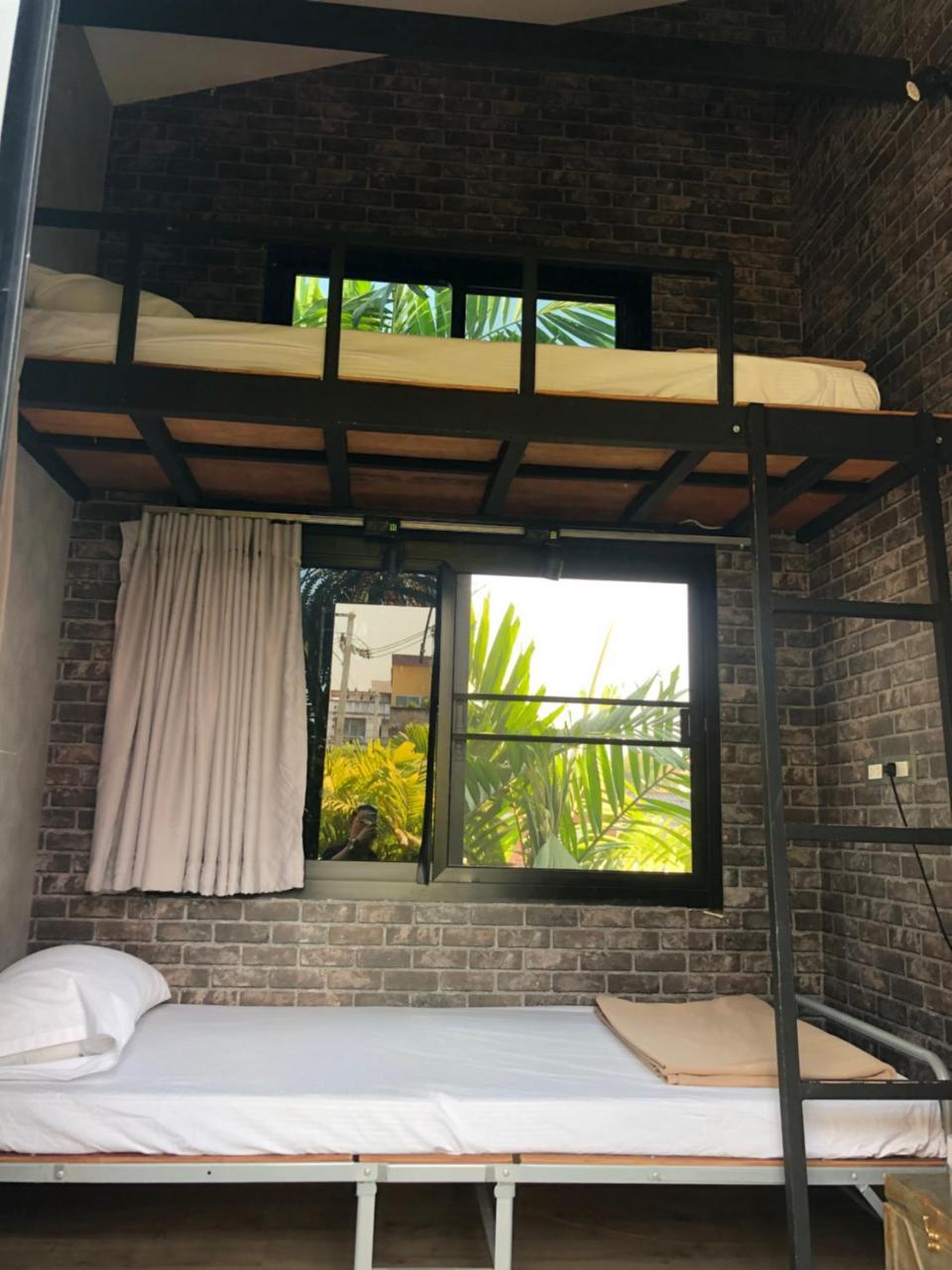 At Box Hostel Чиангмай Экстерьер фото