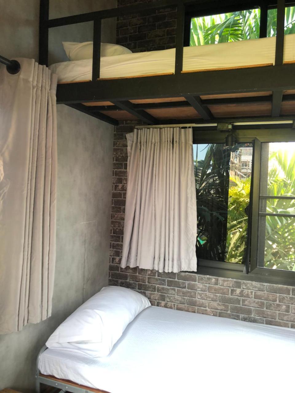 At Box Hostel Чиангмай Экстерьер фото